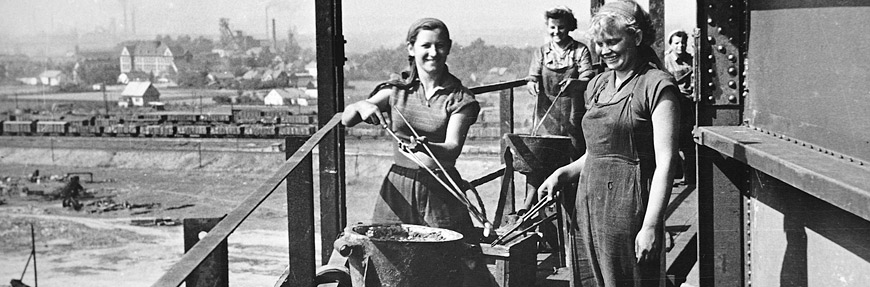 1951 - Ohřev nýtů při nýtování plynojemu