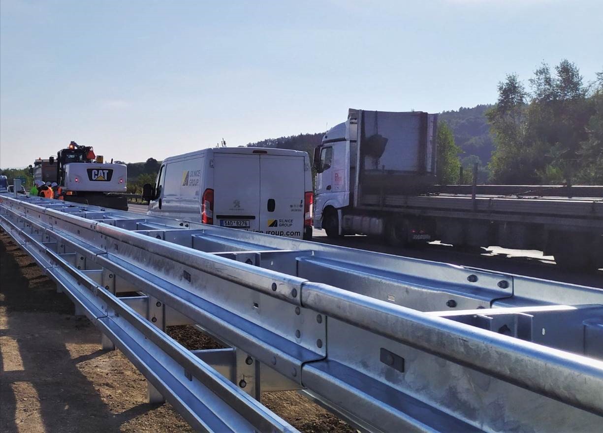 Oboustranná svodidla