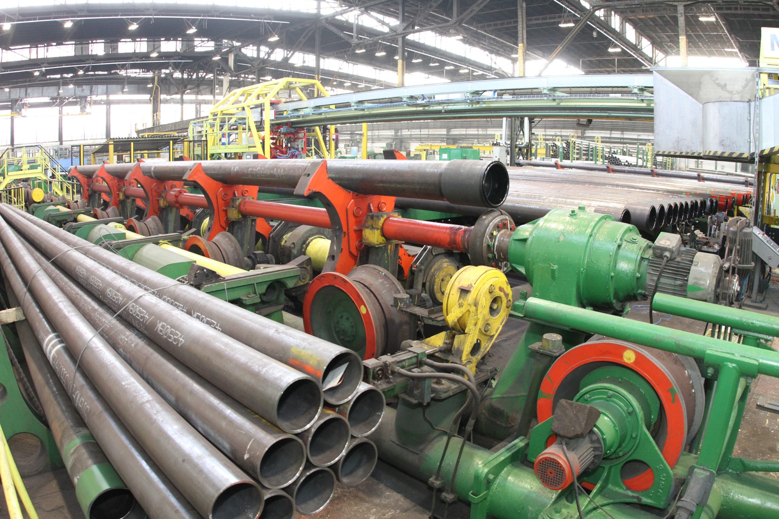 LIBERTY Ostrava instalovala novou linku pro dokončující úpravy trubek pro petrochemický průmysl